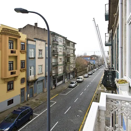 Comfort Charming Cedofeita - Free Parking Oda ve Kahvaltı Porto