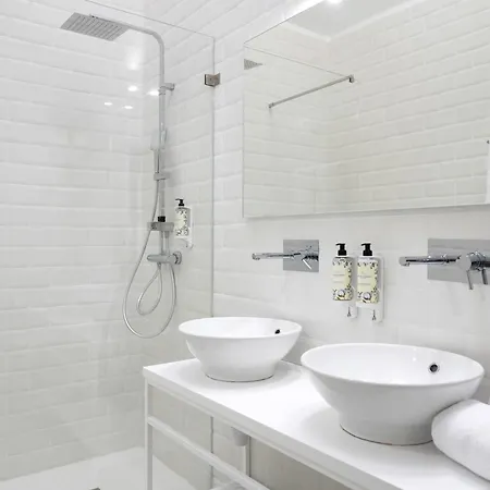 Oda ve Kahvaltı Comfort Charming Cedofeita - Free Parking 4*