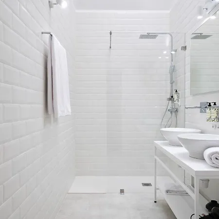 Comfort Charming Cedofeita B&B 포르투