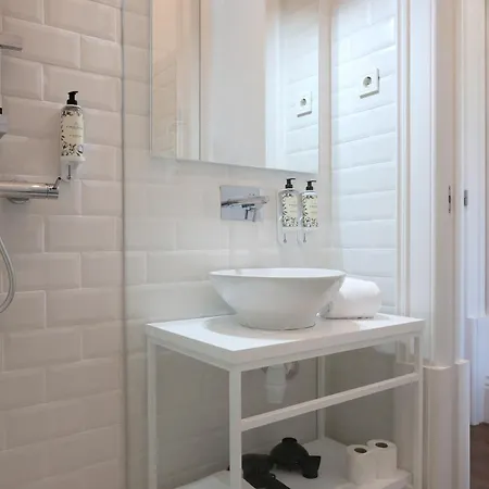 Comfort Charming Cedofeita - Free Parking Oda ve Kahvaltı Porto