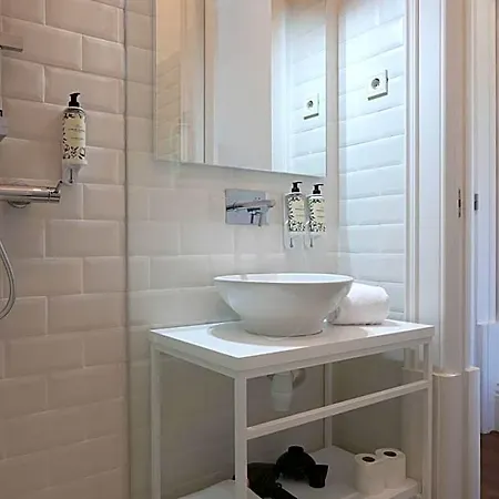 Comfort Charming Cedofeita - Free Parking 4* 波尔图