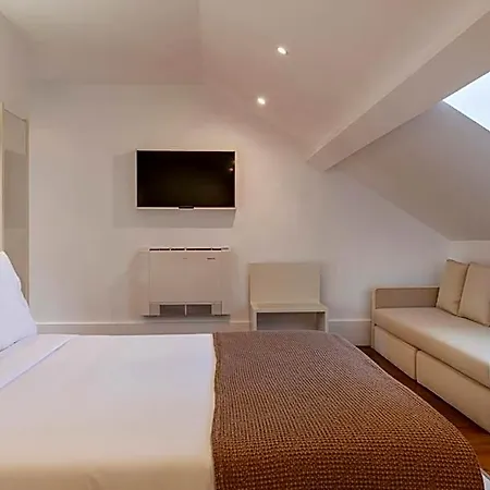Comfort Charming Cedofeita - Free Parking 4* 波尔图