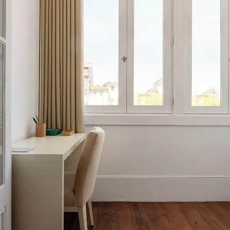 Comfort Charming Cedofeita - Free Parking 4* Oporto