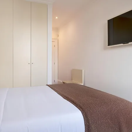 Comfort Charming Cedofeita - Free Parking 4* Oporto