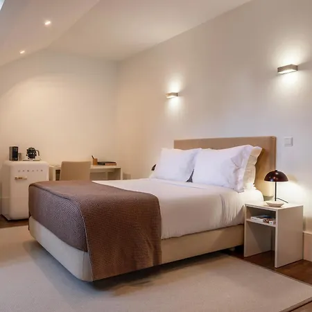 Comfort Charming Cedofeita - Free Parking 4* פורטו