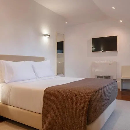 Comfort Charming Cedofeita - Free Parking לינה וארוחת בוקר 4*