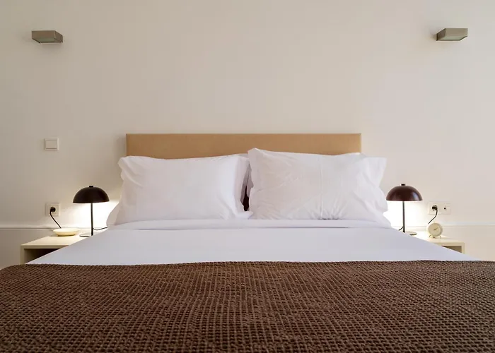 Comfort Charming Cedofeita - Free Parking 4* פורטו