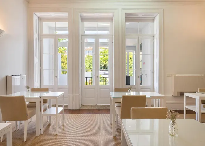 Comfort Charming Cedofeita - Free Parking לינה וארוחת בוקר 4*