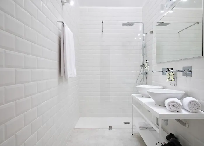 Comfort Charming Cedofeita - Free Parking Bed & Breakfast Porto