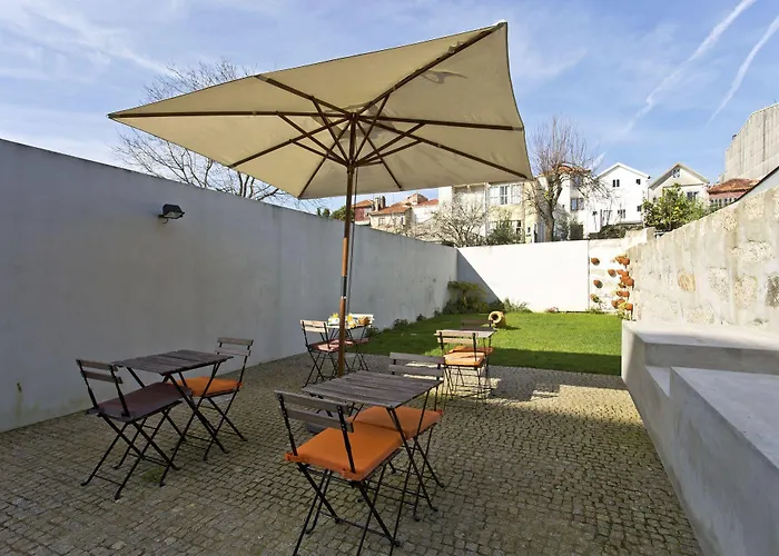 Comfort Charming Cedofeita - Free Parking Bed & Breakfast Porto